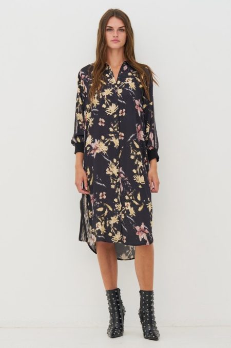 874623000000 NÜ Kjole hos NINNA i Ringsted og Næstved